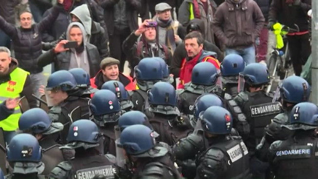 Francia, oltre 200 cortei in tutto il Paese