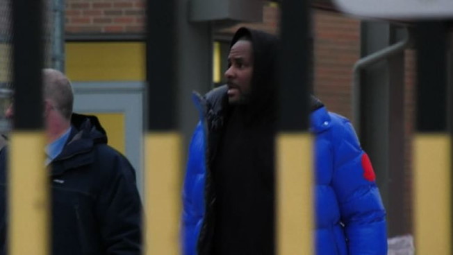 Il cantante R.Kelly accusato di abusi e liberato su cauzione