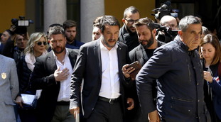 Il coronavirus arriva fino a Salvini: positivo un poliziotto della scorta del capo leghista