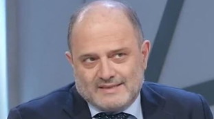"Se non hanno le p***...". Bechis e l'sms dal membro del governo: cosa pensa dell'Italia