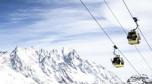Venite qui a sciare. Francia kamikaze, chiama gli italiani: emergenza in Valle d'Aosta