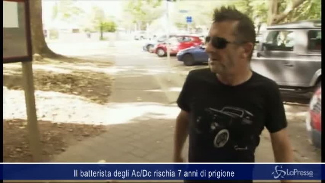 Il batterista degli AC/DC rischia sette anni di prigione: cosa ha ...