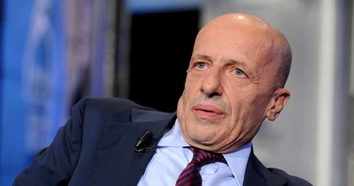 "Madame dei miei stivali, di che ca*** parli? Razza di incapace". La furia cieca di Sallusti si abbatte su Lagarde