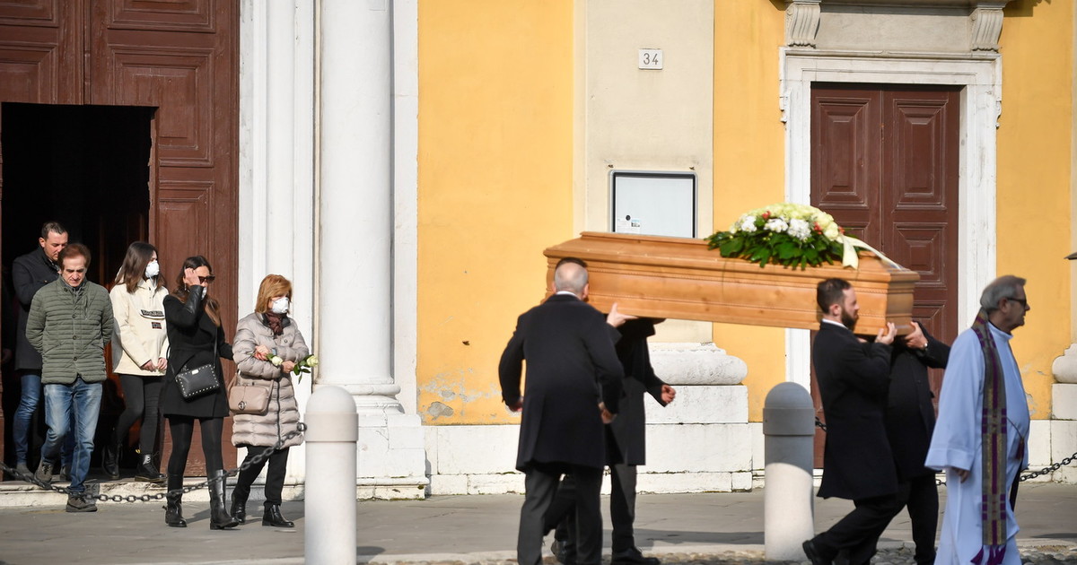 Niente carezze, niente messe, niente funerali. La morte senza lacrime al tempo del coronavirus
