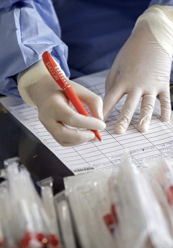 "Vaccino sperimentale, oggi il 1° test": bomba dagli Usa, ma i tempi sono lunghi