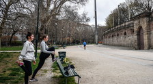 Contagi inarrestabili in Lombardia, nuova stretta: sport all'aperto, verso lo stop