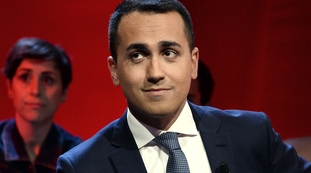 E questi vogliono pure un aereo?. Di Maio ne dice una giusta: schiaffo agli italiani fuggiti all'estero