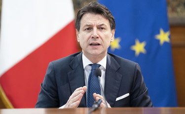 Conte a los Italianos: “No dejaremos a nadie solo. Trabajaré con toda mi energía. La Unión Europea debe ayudar a los países más afectados” Conte a los Italianos: “No dejaremos a nadie solo. Trabajaré con toda mi energía. La Unión Europea debe ayudar a los países más afectados”