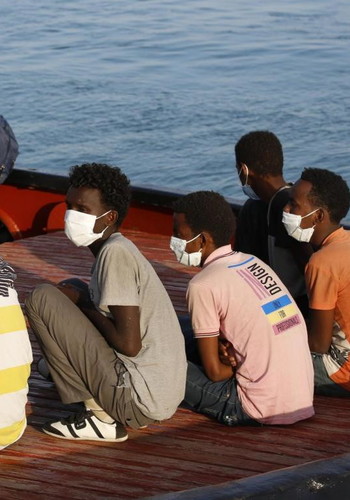 Preparatevi subito al peggio. Immigrazione e coronavirus, allarme dell'Oms: è esploso in Africa