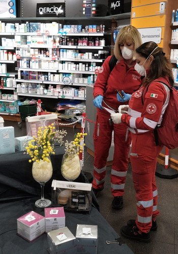 "Stanno finendo anche i farmaci". Aifa, un allarme disperato: altro fronte. Ospedale di Bergamo: "Aiutateci"