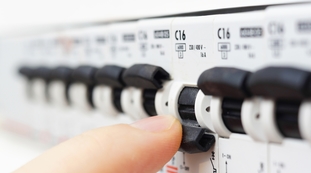 Electricity and gas bills collapse: how much will we save. Good? No, the signal of impending disaster