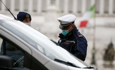 Coronavirus, controlli in strada