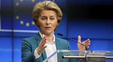 "Siamo tutti italiani". Von der Leyen sfotte? Meloni la massacra in pubblico: due parole per zittirla