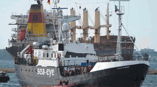 Virus e immigrazione, il governo chiude i porti per finta: la falla, le Ong se ne fregano