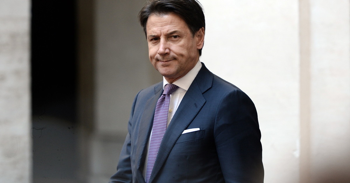 Giuseppe Conte Al Mare / Giuseppe Conte in vacanza al mare ...