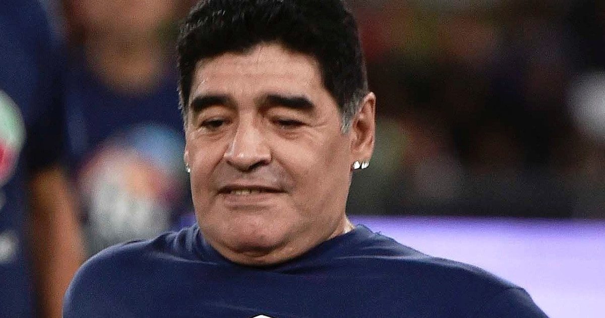 Maradona si taglia lo stipendio: Serve ai calciatori che alleno