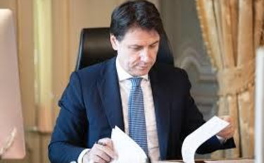 Conte tra le carte