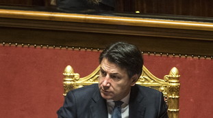 Decreti scritti male appositamente per non dare soldi a chi ha bisogno. Conte? La gola profonda a Senaldi: gioco sporco