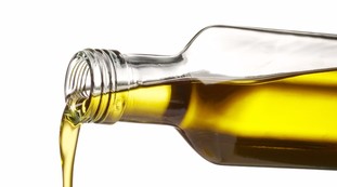Olio taroccato, ecco perché da oggi è più difficile scoprirlo: la fregatura in tavola