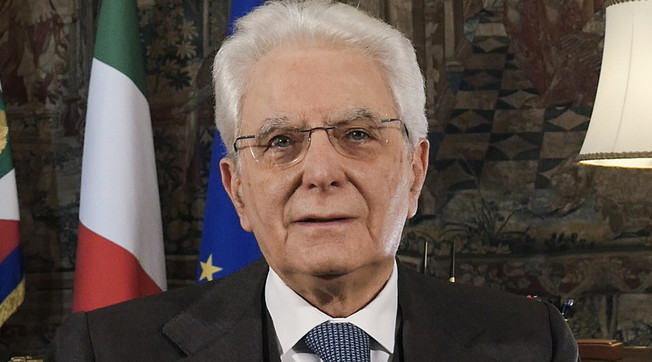 Stufo di fare la stampella di Conte. La decisione di Mattarella, addio Conte: una bomba, quando stacca la spina
