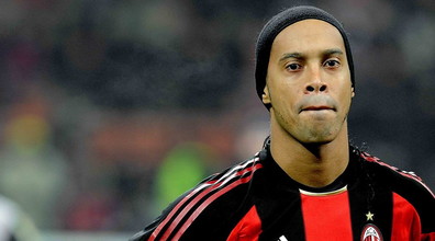 Tieni, per favore non picchiarmi più: quel gesto di Ronaldinho, chi era il suo incubo in Serie A