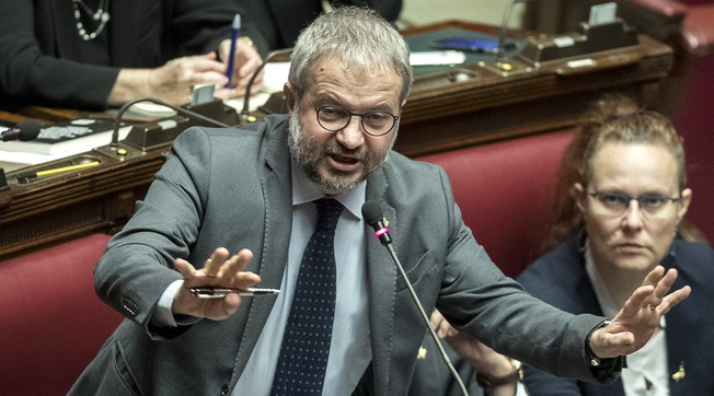 Colpire duro Claudio Borghi, ha osato brontolare: chat-Palamara, scandalo dopo scandalo