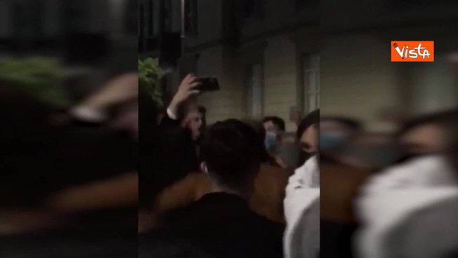 Il sindaco di Avellino a capo della movida: cori anti-De Luca e Salerno