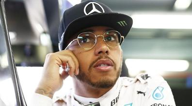 Dominata dai bianchi. Hamilton, accuse gravissime sulla F1 dopo la morte di Floyd: Sono l'unico nero qui