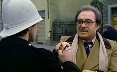 Il conte Mascetti /Ugo Tognazzi mentre fa la supercazzola