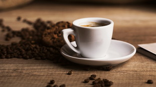 Fondi del caffè, come usarli in cucina: ictus e infarti, le proprietà miracolose