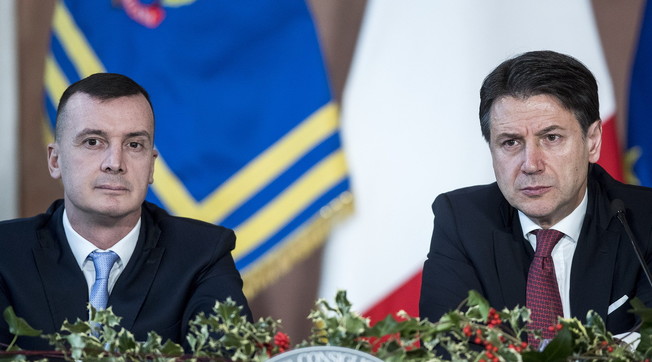 Conte in tv per parlare alla nazione. Soffiata sul reale motivo: spunta quel sondaggio segreto che terrorizza Casalino