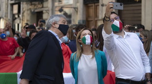 Sarebbe un peccato per i diretti interessati. Conte, la vergogna in conferenza stampa: quella frase sui focolai di Meloni e Salvini