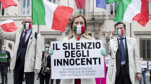 Meloni tr***. Insulti vergognosi, femministe e sinistra zitte. Ma per la Bellanova...
