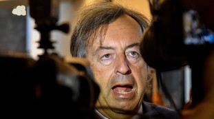 Consulenze d'oro, Burioni nella polemica: ecco quanto è stato pagato il virologo per le indicazioni anti-Covid