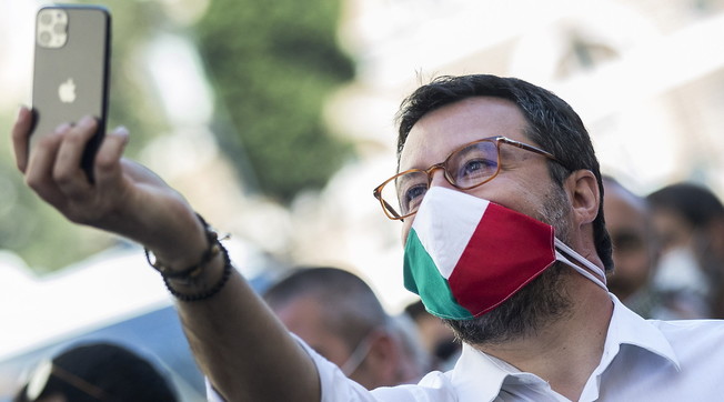 Anche io parlo riservatamente con alcuni ministri. Ma.... Salvini, cannonata a Berlusconi: Ricorda Bertinotti?
