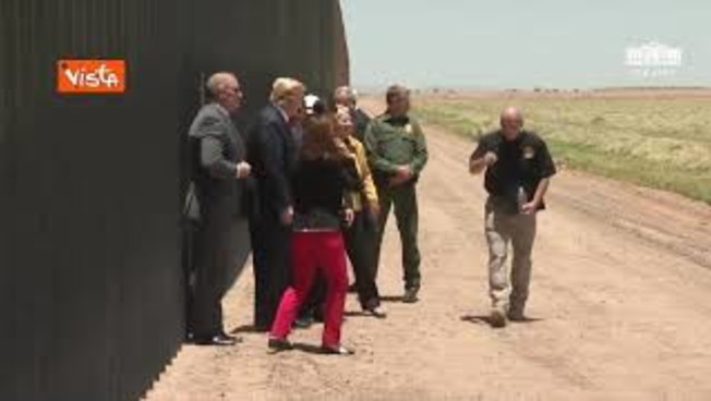 Trump in Arizona celebra le 200 miglia di muro costruito sul confine