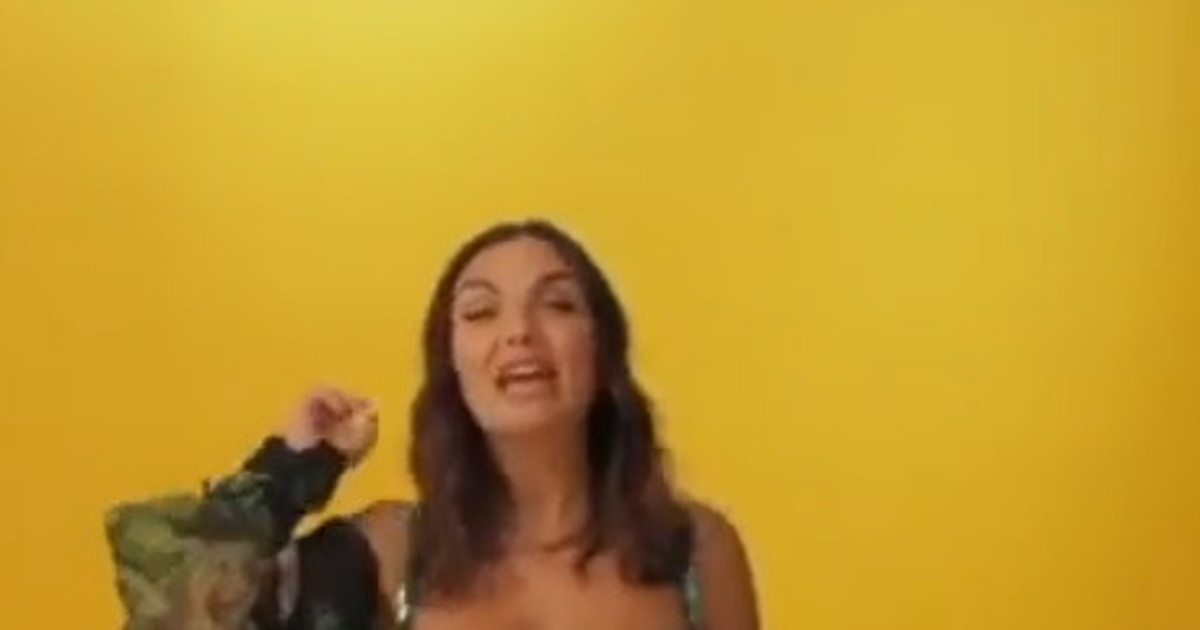 Ecco la mia nuova canzone. E la presenta con... fuori tutto: Elettra Lamborghini oltre lo scandalo