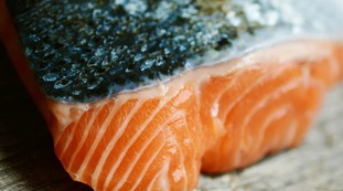 Rischio microbiologico. Allarme e ritiro: il celebre salmone norvegese via dagli scaffali