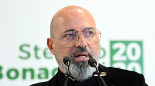 Un'alleanza con il M5s? Che Pd voglio.... Zingaretti corretto a tempo di record: Bonaccini calpesta un capetto finito