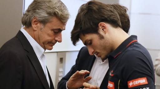 Ha personalità, è alla Ferrari per vincere. Papà Sainz avvisa Leclerc: Carlos Junior, due galletti nel pollaio della Rossa?
