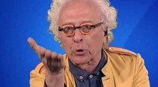 Analfabeta, poveraccio, non sa nulla. Mughini compra il Fatto quotidiano e poi insulta il suo giornalista