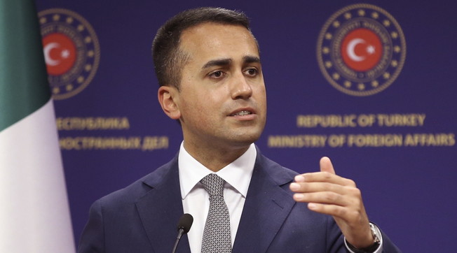 Di Maio premier, tutto vero: il retroscena. Cosa c'è davvero dietro la fuga dai 5 Stelle: in Senato a lasciarci le penne è Conte