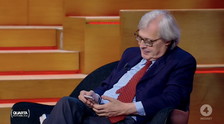 Ha palpato Raffaella Carrà, cosa dovremmo fargli. Sgarbi da godere: Benigni umiliato in pubblica piazza