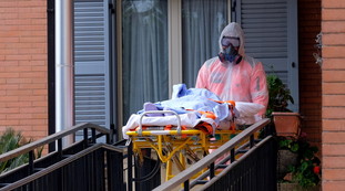 Situazione che preoccupa. Virus, tamponi obbligatori e 24 ore in quarantena: ecco l'ultima decisione (e a chi si riferisce)