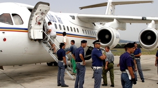 Bomba virale dal Bangladesh, stop ai voli verso l'Italia: boom di tamponi positivi, l'ultimo fronte