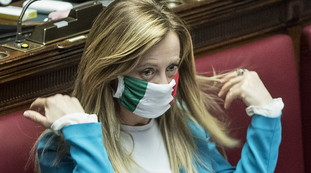 L'incontro? Facciamolo davanti a tutti gli italiani. Meloni inchioda Conte: La vergogna del premier