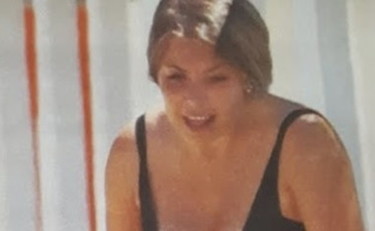 Costanza Caracciolo, incidente hot: il seno esce dal costume, capezzolo in  bella vista (e non solo) – Libero Quotidiano