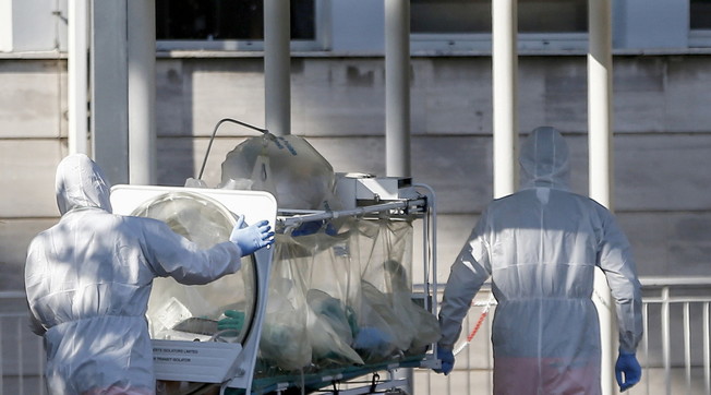 Nessun legame con loro. Coronavirus, spunta il focolaio atipico: Italia tormentata per la caccia all'untore