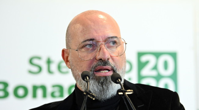 Bonaccini fregato sul più bello? Zingaretti è nella melma, così... Chi può prendersi il Pd: da ridere