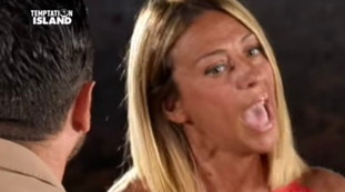 Antonio? Everything happens in the water: he humiliates his girlfriend Anna, and ends up out of favor in Temptation